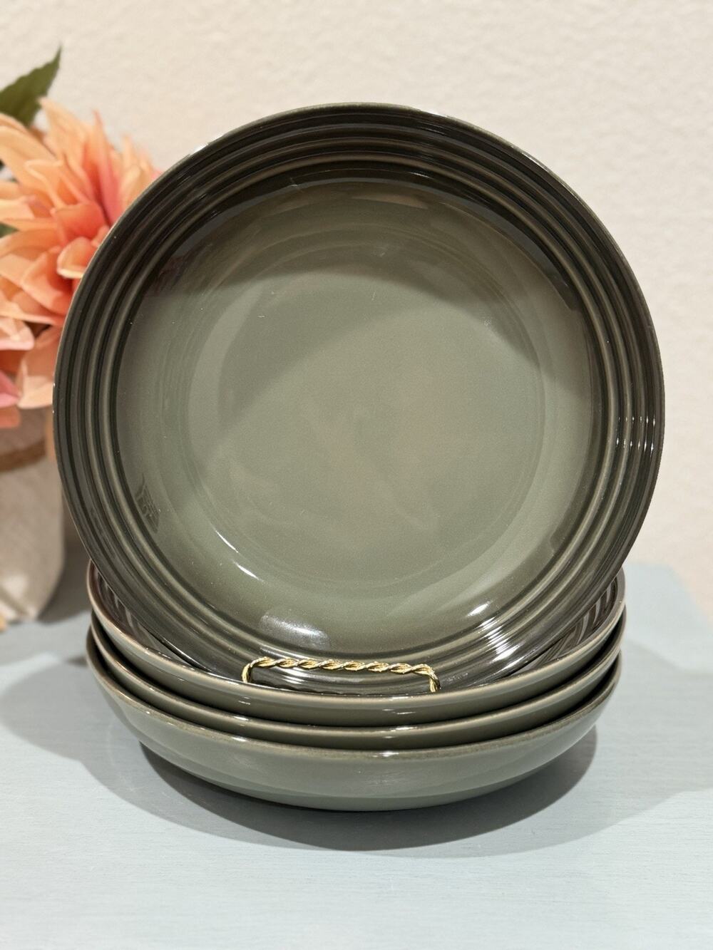 Le Creuset Stoneware Set of 4 Pasta Bowls 8.5 Inch, THYME - NEW